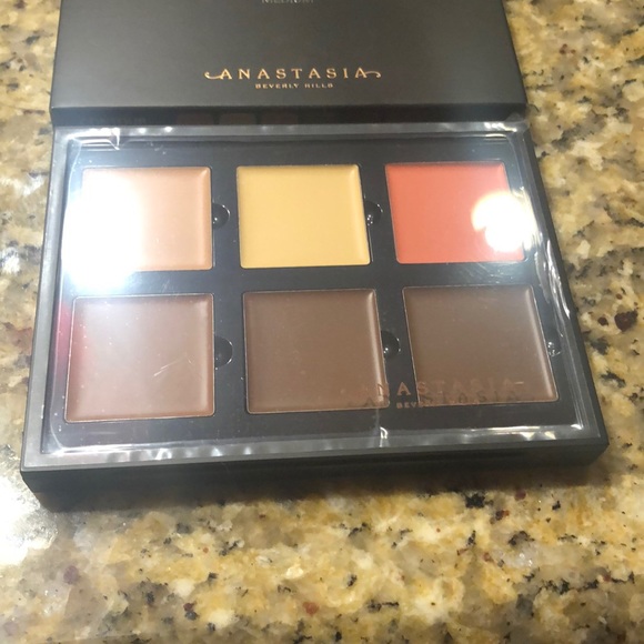 Anastasia contour cream kit - Picture 3 of 7
